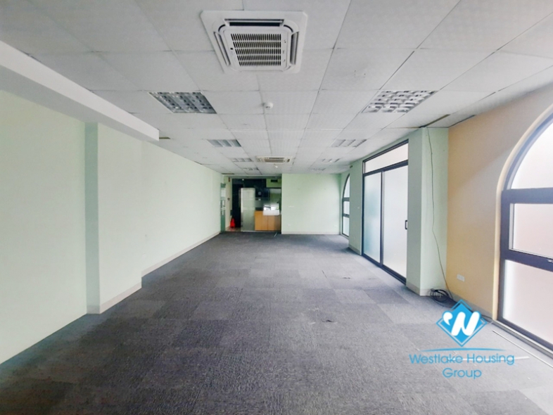 Fourth floor office for rent at Tran Quang Dieu, Dong Da district.